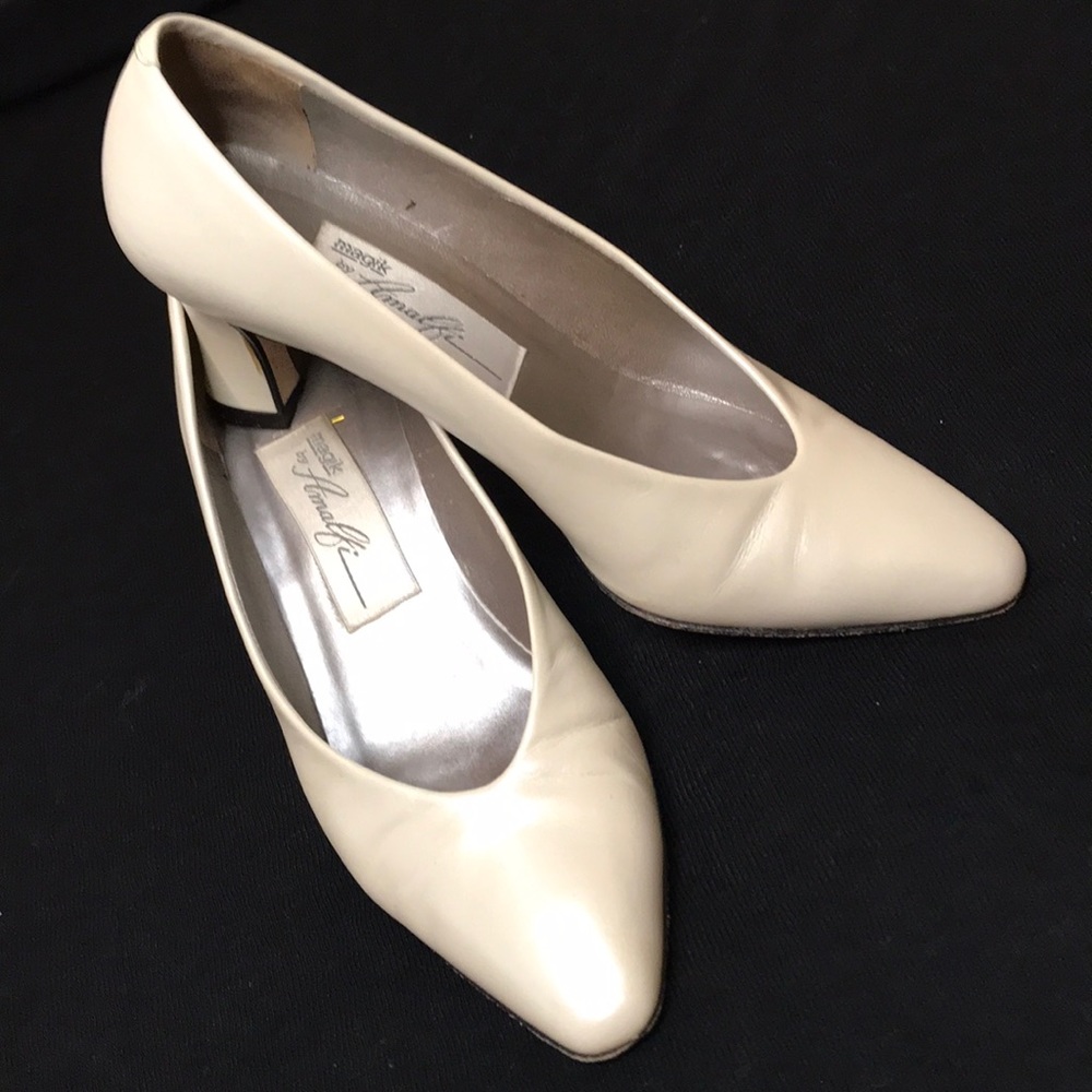 Magik by Amalfi Italian leather heel size 5.5
